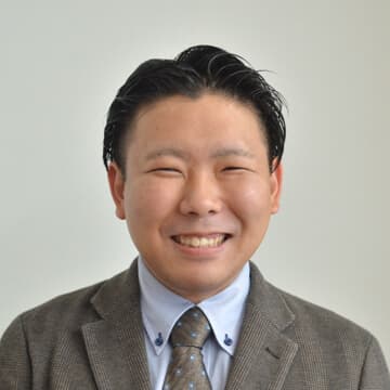 スタッフ紹介 102 hover